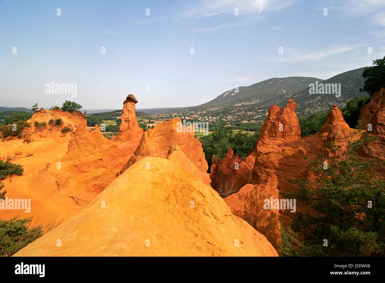 rock france Southern France Provence landscapes bei rustrel ockerfelsen ...