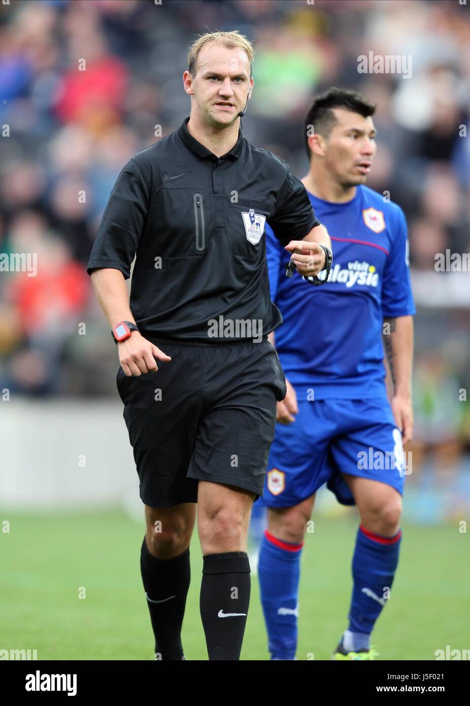 ROBERT MADLEY REFEREE REFEREE KC STADIUM HULL ENGLAND 14 September 2013
