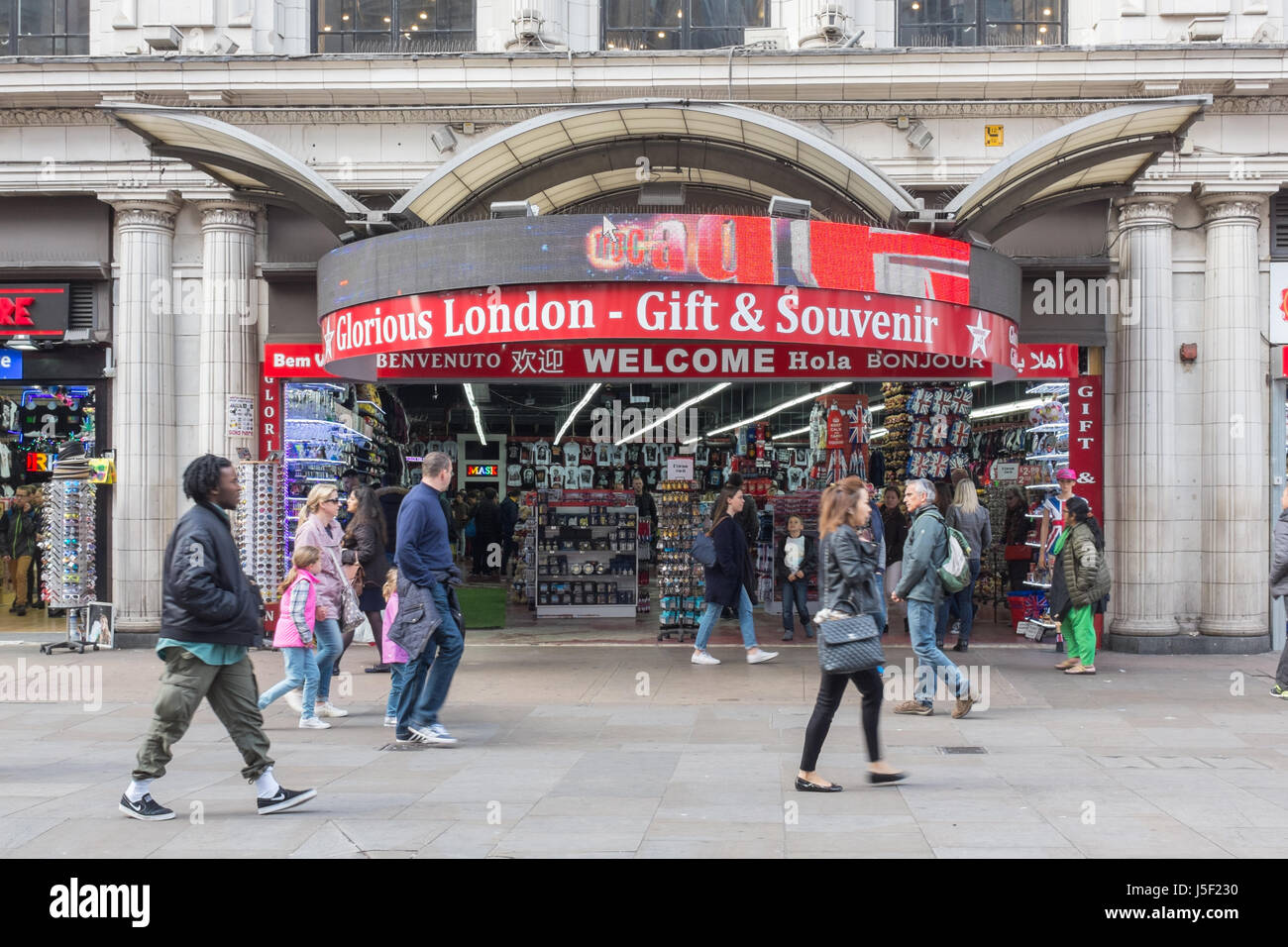 Shop selling gifts and souvenirs for tourists in the Strand in London's West End Stock Photo
