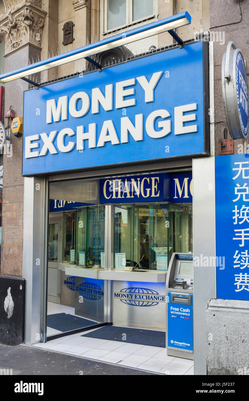 Money Exchange foreign currency exchange kiosk in London's West End Stock Photo