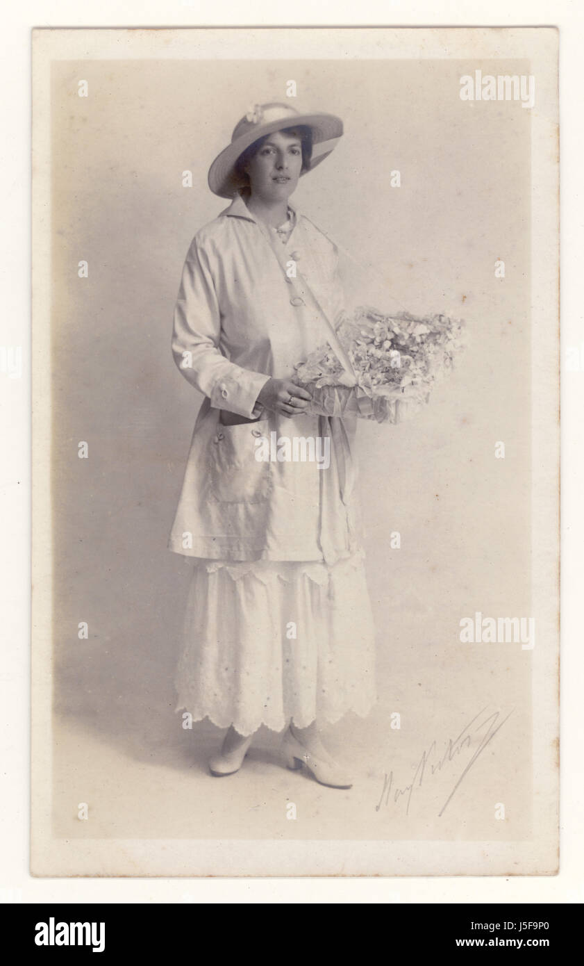 U.K. Postcard portrait of Primrose League Pin seller for the Conservative Party which relied heavily on female helpers. The political involvement of women in the League helped the process leading to women's suffrage. The photograph is circa 1916 (WW1 Period) The League was founded in 1883 by Lord Randolph Churchill after the death of Benjamin Disraeli. Stock Photo