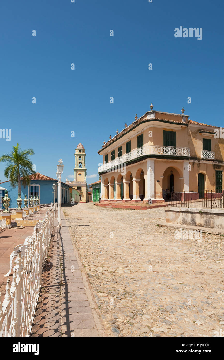 Palacio Brunet, now the Museo Romántico with the Iglesia y Convento de San Francisco c1730 in the background, Trinidad, Cuba Stock Photo