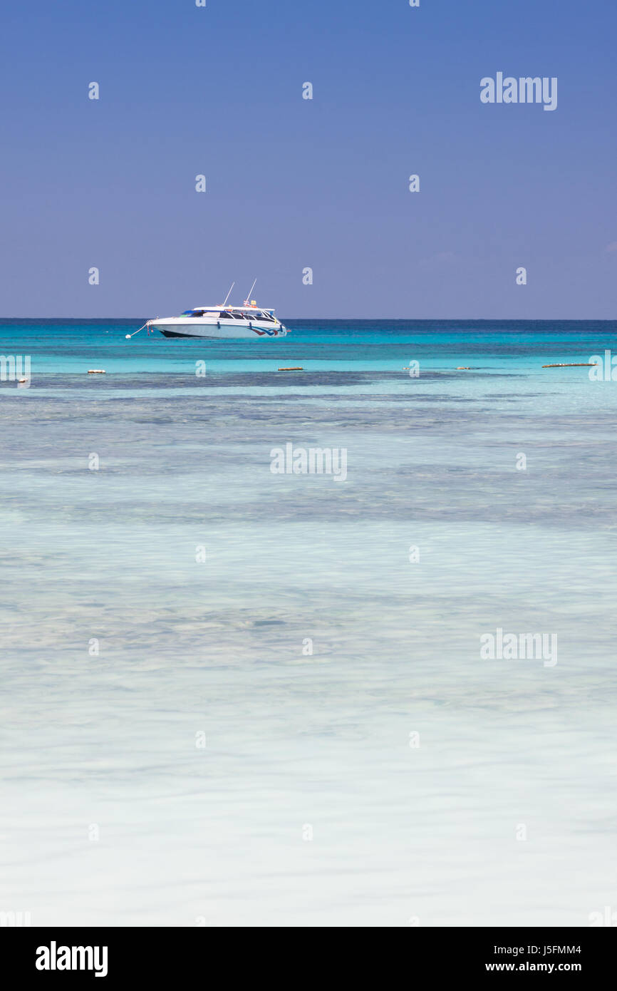 High speed fishing boat hi-res stock photography and images - Alamy
