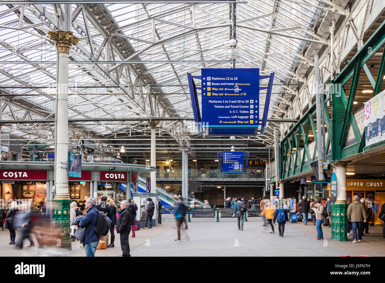 Concourse Edinburgh Waverley Station Stock Photo Alamy