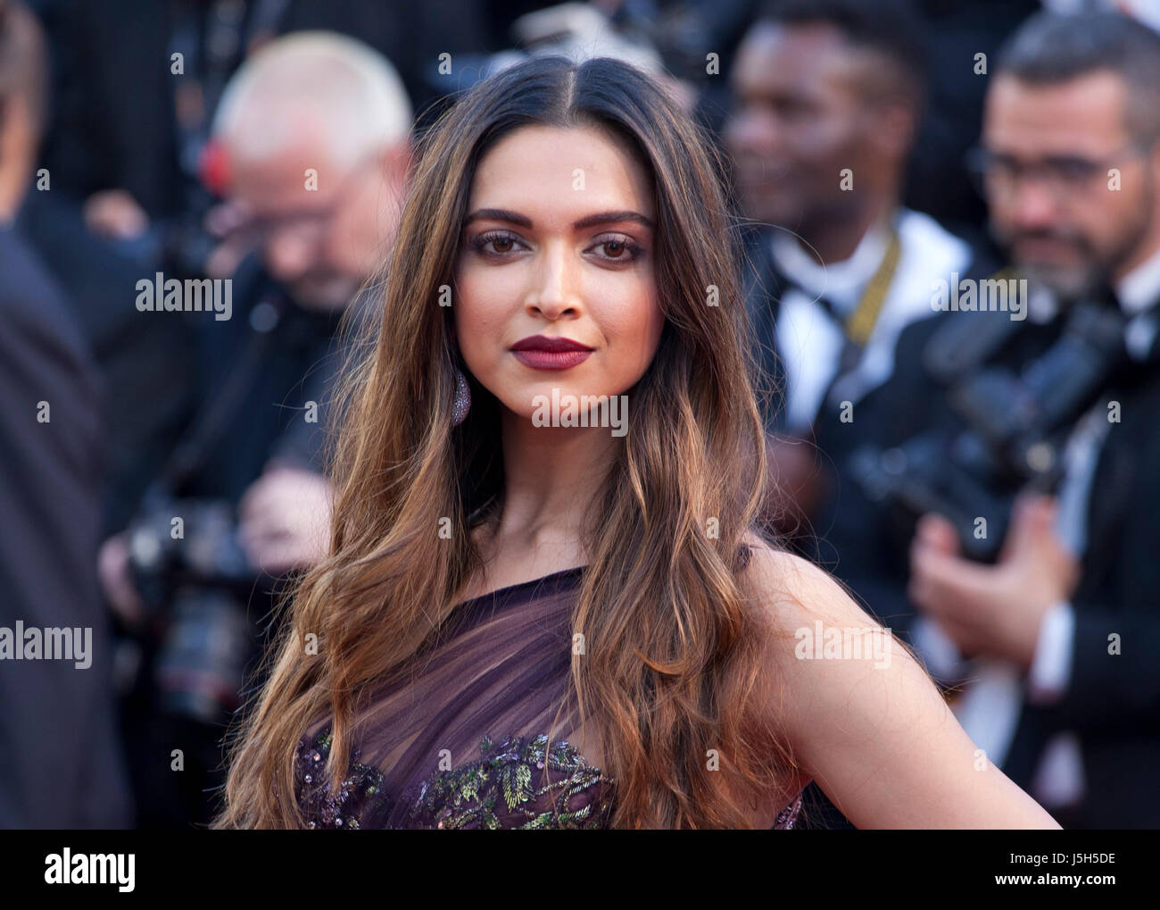 Cannes, France. 17th May, 2017. Deepika Padukone at the opening ceremony and Ismael's Ghosts (Les Fantômes D'ismaël) gala screening, at the 70th Cannes Film Festival Wednesday May 17th 2017, Cannes, France. Photo Credit: Doreen Kennedy/Alamy Live News Stock Photo