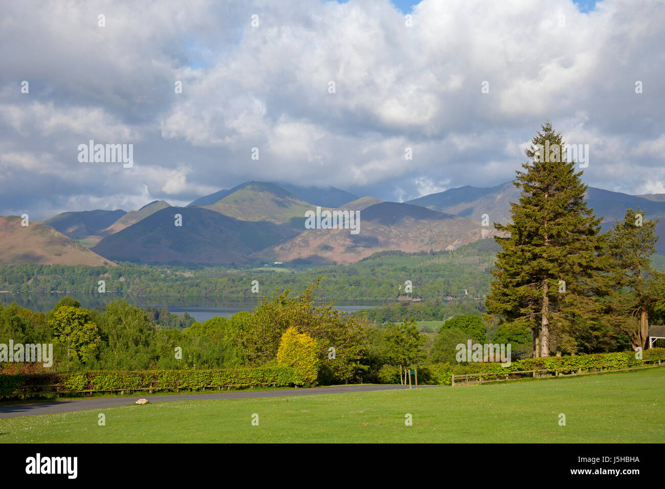 Lake District, Cumbria, UK. 17th May, 2017. Cloudy start with a little sunshine looking over the Derwentwater to the Cumbrian mountains, Keswick, Lake district, Cumbria Stock Photo