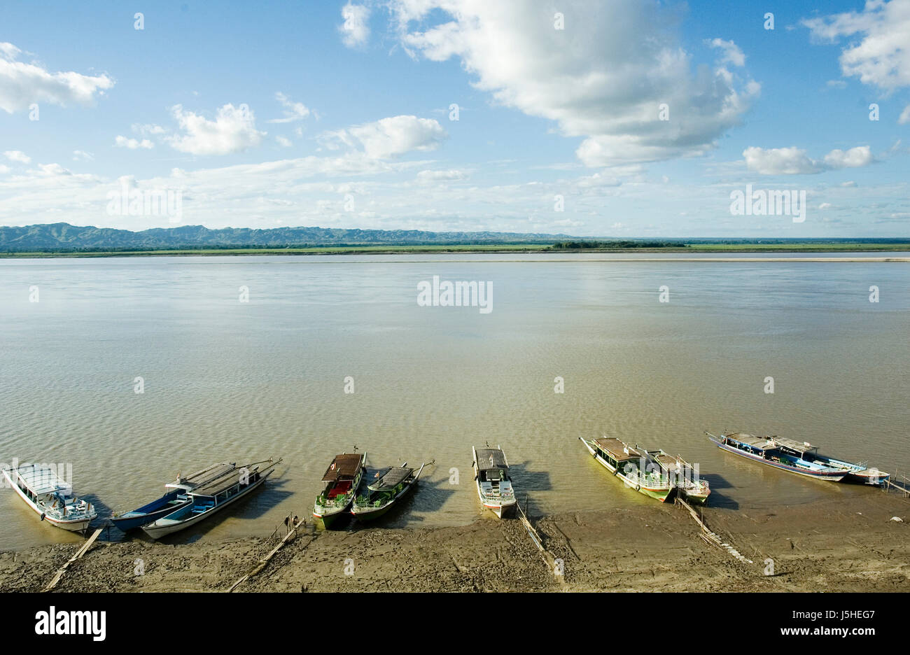 horizon cloud distance tourist myanmar fisherman anchor burma current ...
