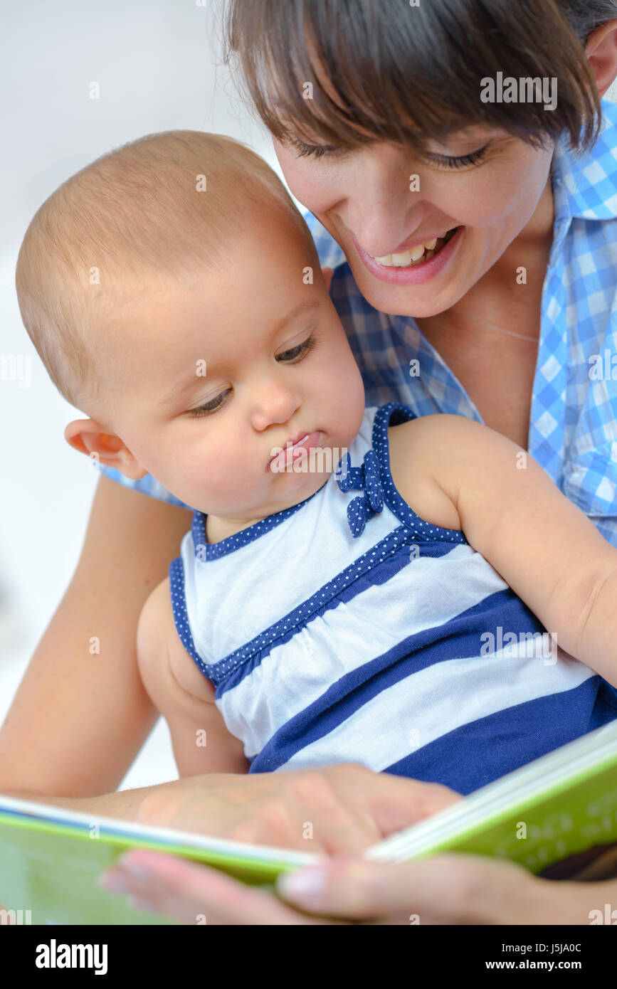 Stimulate baby visual hires stock photography and images Alamy