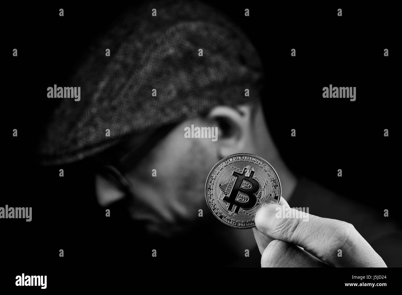 Physical bitcoin hi-res stock photography and images - Alamy