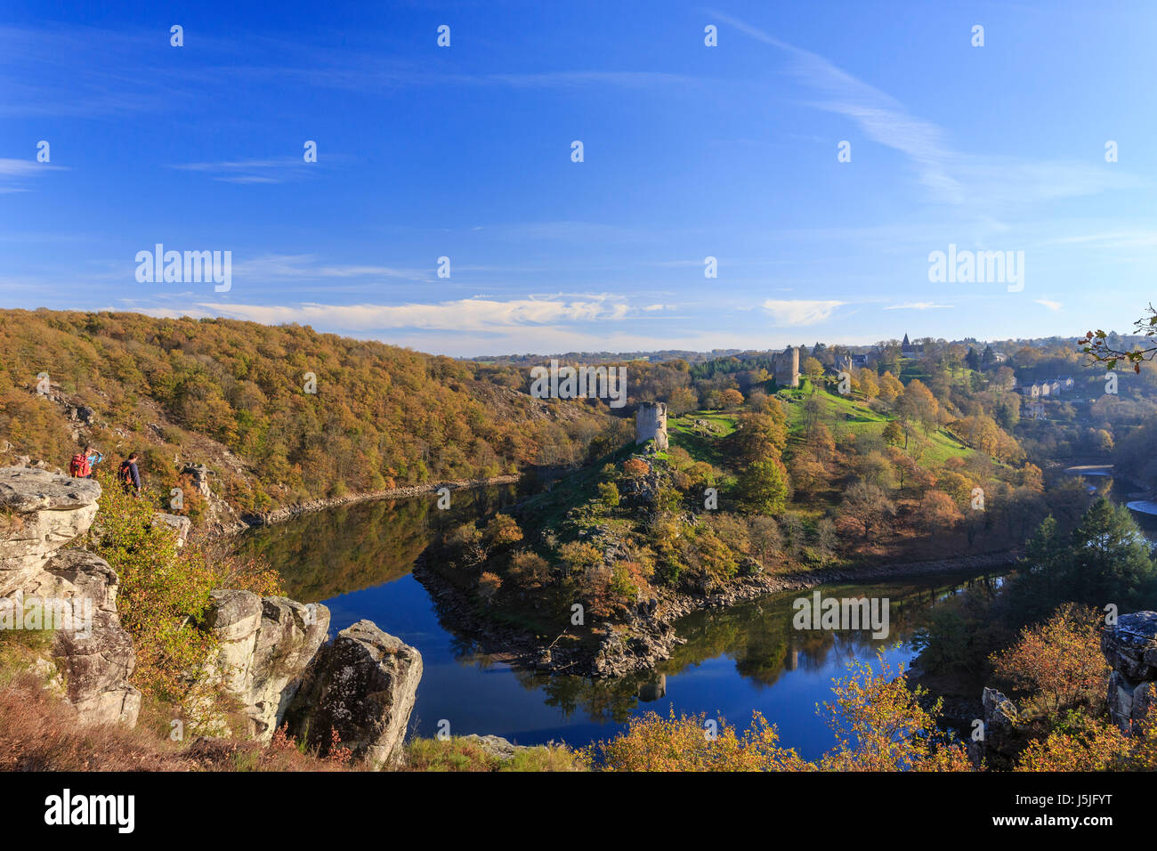 France, Creuse, Crozant, castle ruins, the loop of the Creuse and the junction with the Sedelle in autumn seen from the rock of the Fileuse Stock Photo