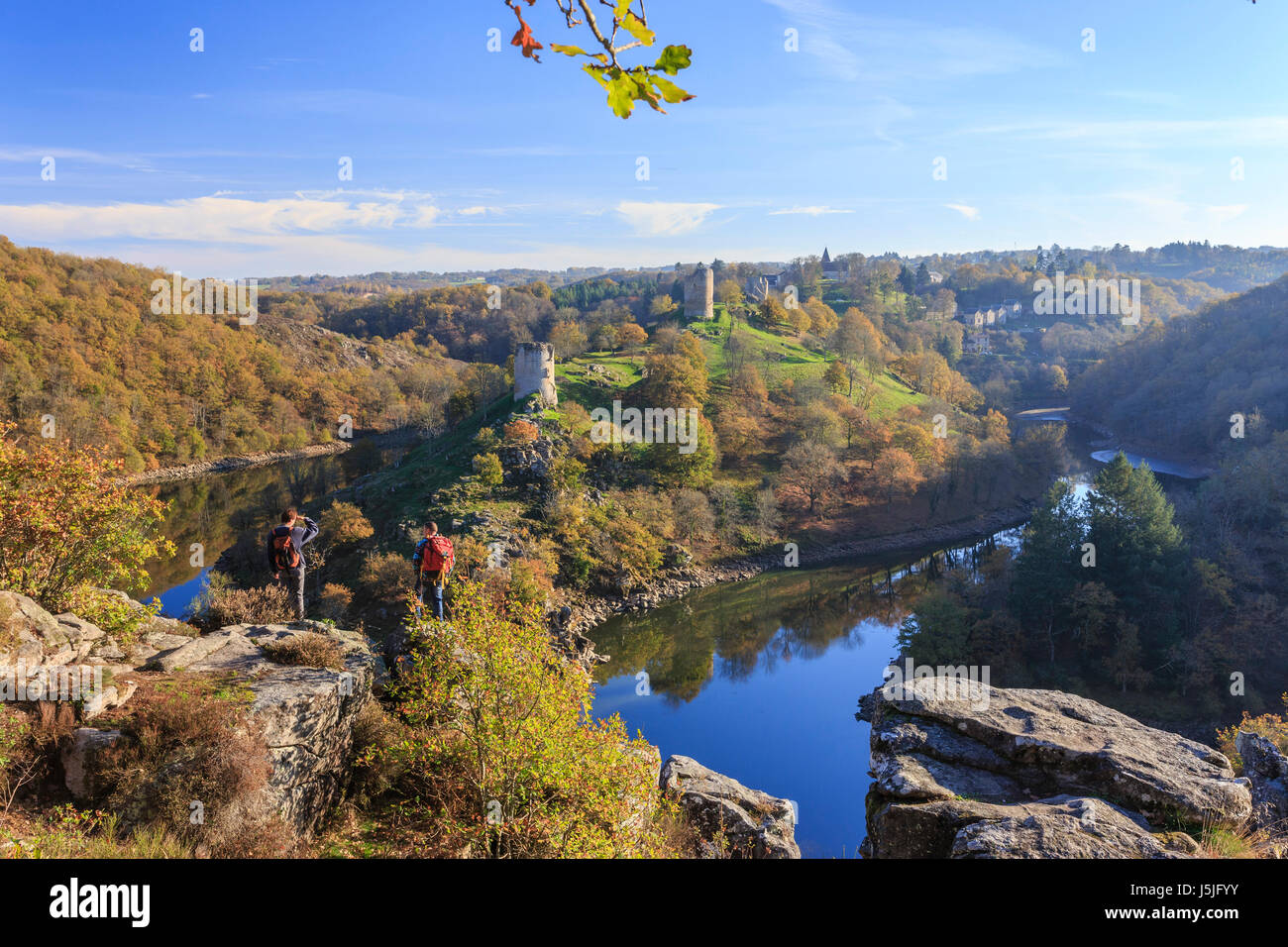 France, Creuse, Crozant, castle ruins, the loop of the Creuse and the junction with the Sedelle in autumn seen from the rock of the Fileuse Stock Photo