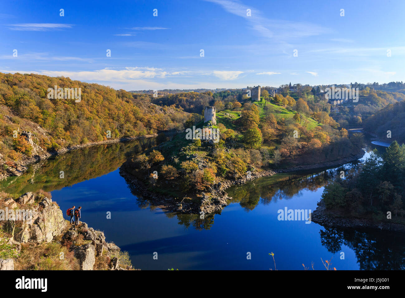 France, Creuse, Crozant, castle ruins, the loop of the Creuse and the junction with the Sedelle in autumn seen from the rock of the Fileuse Stock Photo