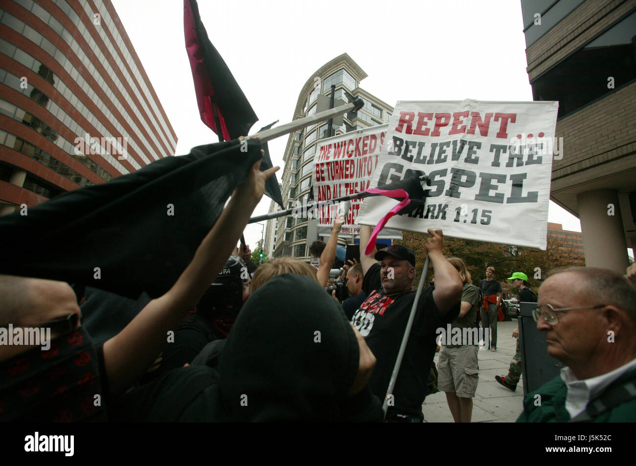 Black Bloc Anarchists ague with a counter protestor during the anti-war march on Washington. A group of about 150 anarchist marched through the streets for a couple hours before police made severals arrests. Stock Photo