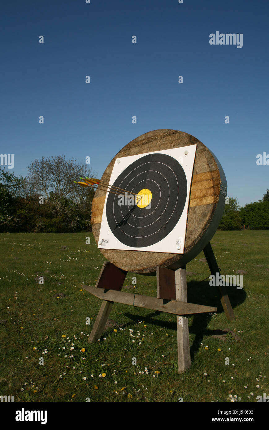 Gold arrows hi-res stock photography and images - Alamy