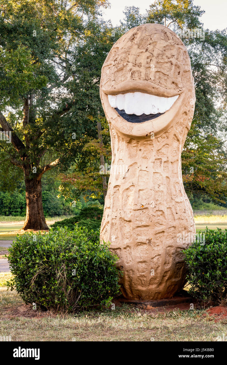 Jimmy Carter Peanut, Plains, Georgia. This peanut was built by the Indiana Democratic Party to campaign for Carter’s 1976 bid for the Oval Office. Stock Photo