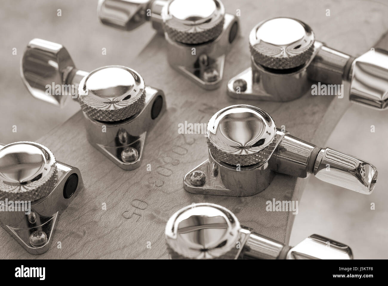 tuning machine an electric guitar Stock Photo Alamy
