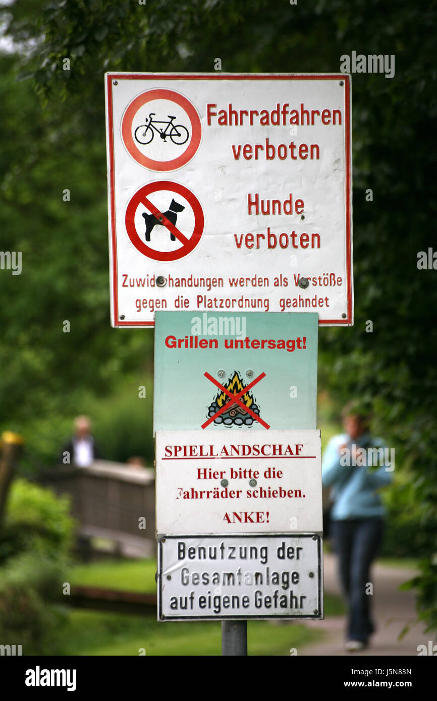 sign signal dogs order grill barbecue barbeque hint warning ban prohibits Stock Photo