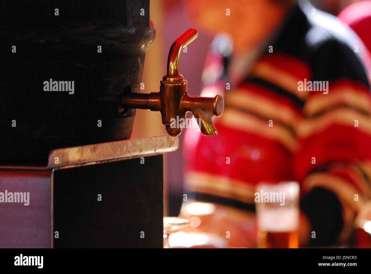 Beer barrel tap hires stock photography and images Alamy