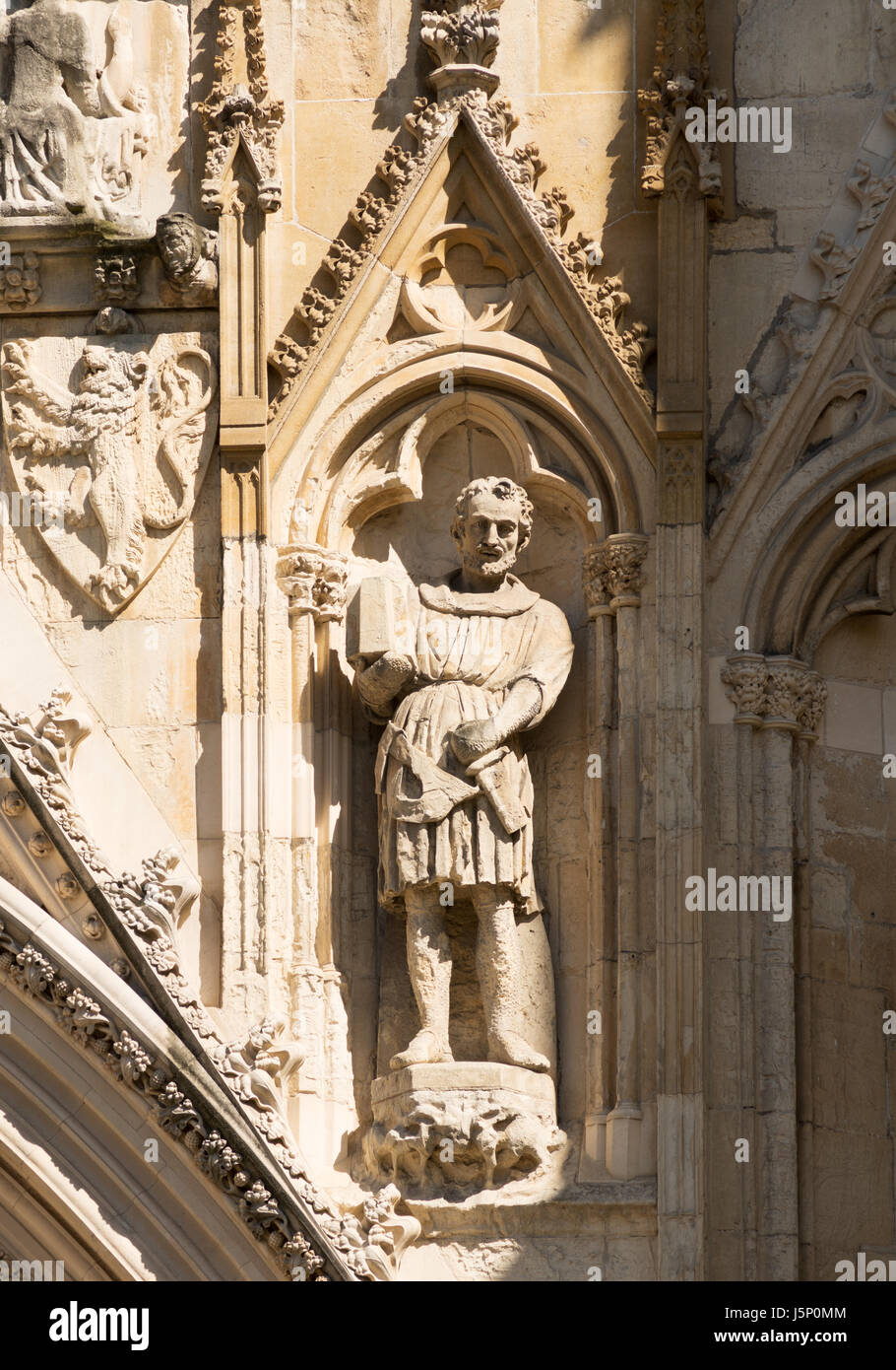 Stone carved statue of  Robert de Percy on west facade of York MInster, York, North Yorkshire, England, UK Stock Photo