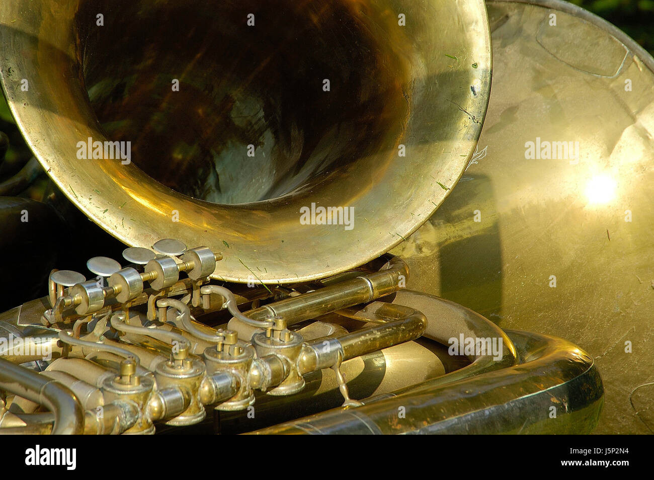 Metal outlet wind instruments