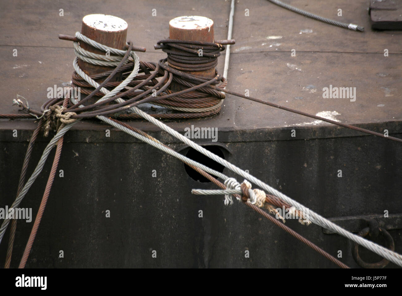 Metallic Hawser Rope Hawsers hi-res stock photography and images - Alamy