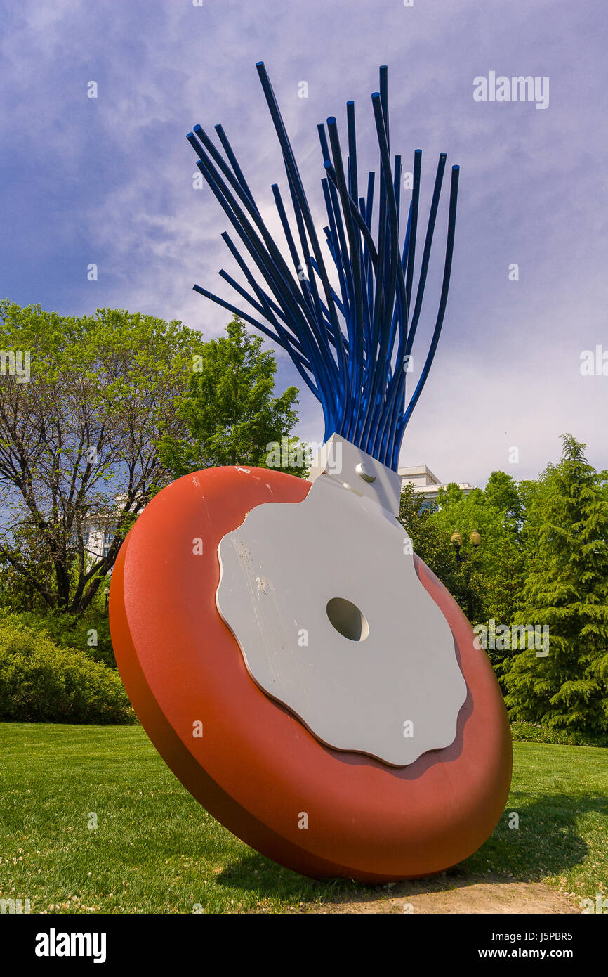 WASHINGTON, DC, USA "Typewriter Eraser" sculpture by Claes Oldenburg and Coosje Van Bruggen