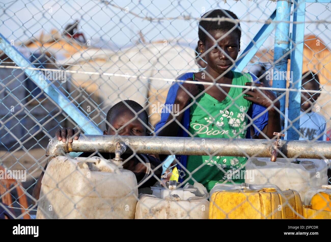 Khartoum. 17th May, 2017. Refugees from South Sudan rest at a refugee camp in Sudan's White Nile state near the border with South Sudan on May 17, 2017. The Sudanese Red Crescent Society (SRCS) on Tuesday said it is about to launch an urgent relief appeal to meet the growing influx of refugees from South Sudan. Credit: Mohamed Babiker/Xinhua/Alamy Live News Stock Photo