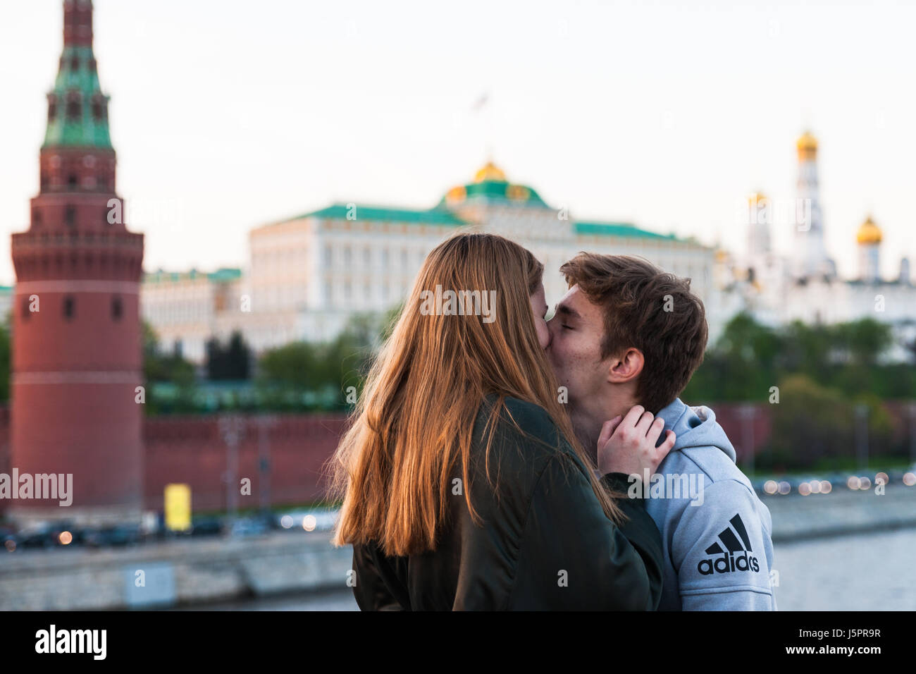 File:Kiss, Love kiss, Romance, People kissing, Rostov-on-Don, Russia.jpg -  Simple English Wikipedia, the free encyclopedia