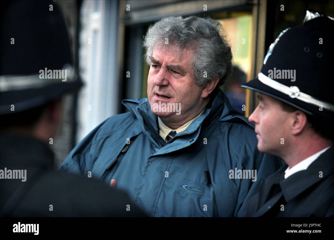 Rhodri Morgan (Labour) the former First Minister of the Welsh Assembly Government (2000 - 2009), meeting policeman during campaigning the second Welsh Assembly Elections. He was largely known as the 'Father of Devolution'. Kiran Ridley/Ethos Stock Photo
