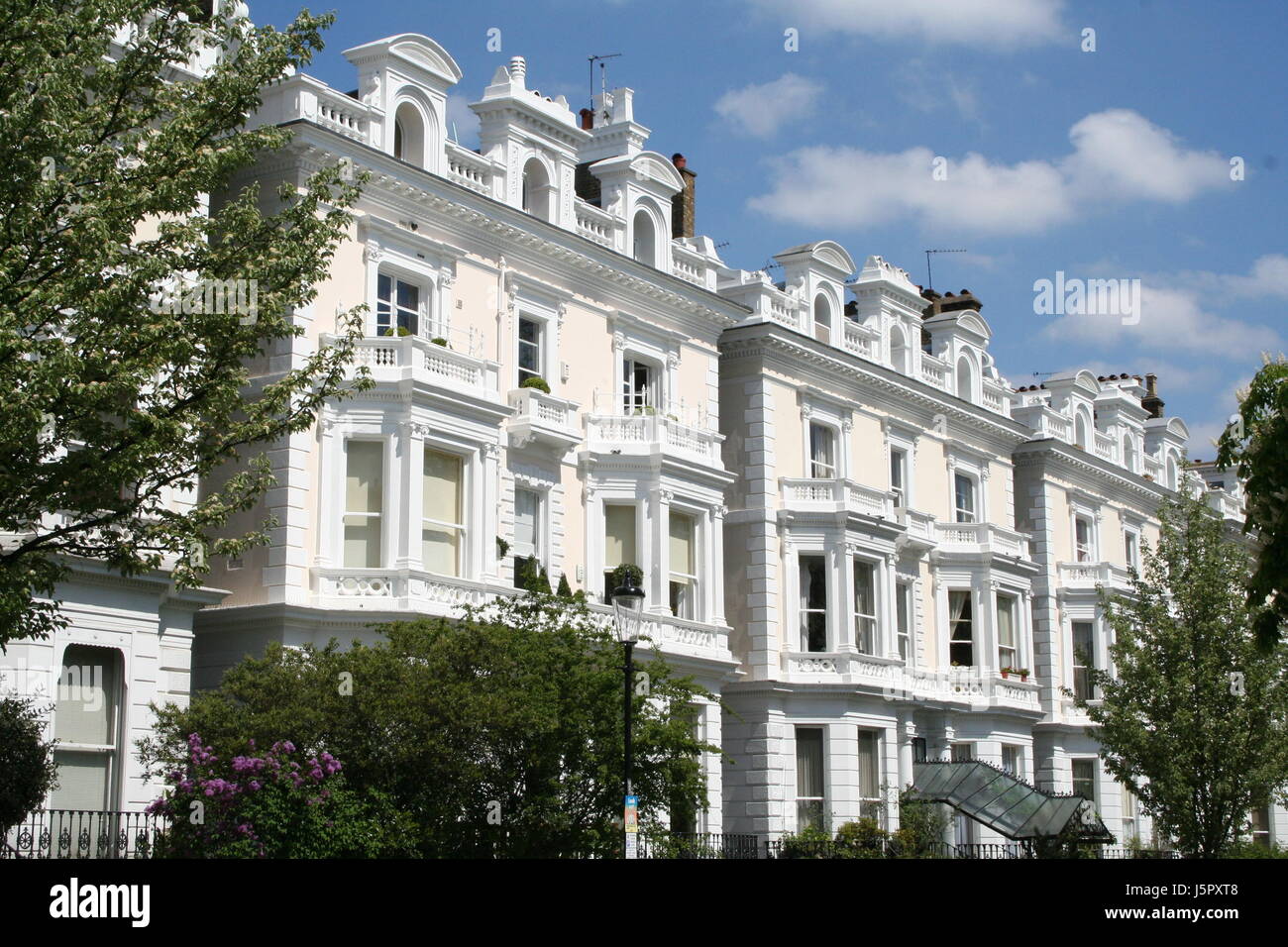 house building rich wealthy well off wealth london england villa