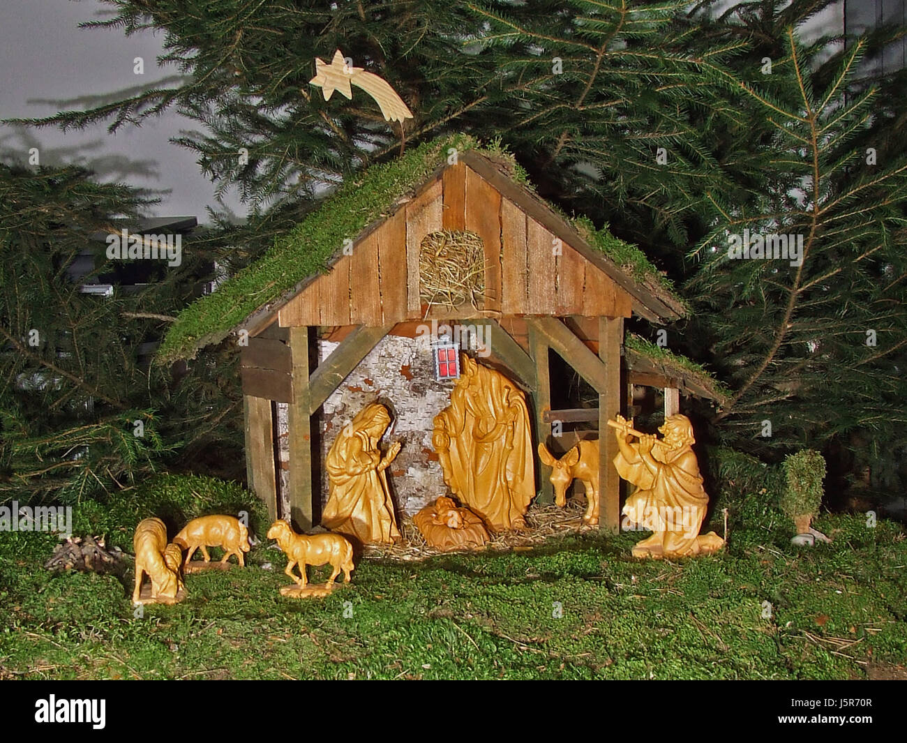 stronghold physiques moss stable manger christmas crib star stall christmas Stock Photo