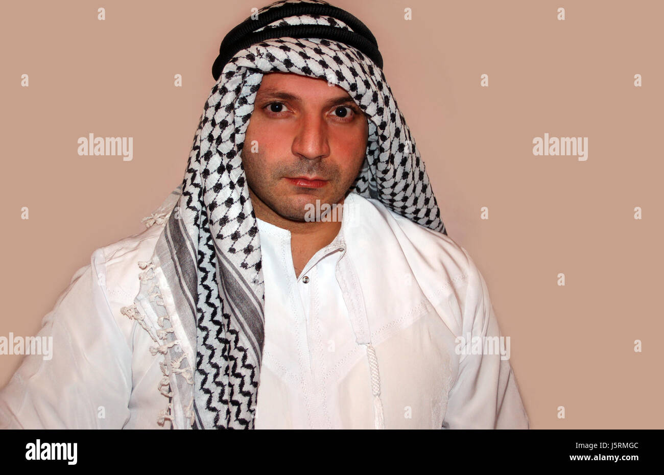 culture eyes arab headgear islam sheik muslim bedouin arabian unshaved