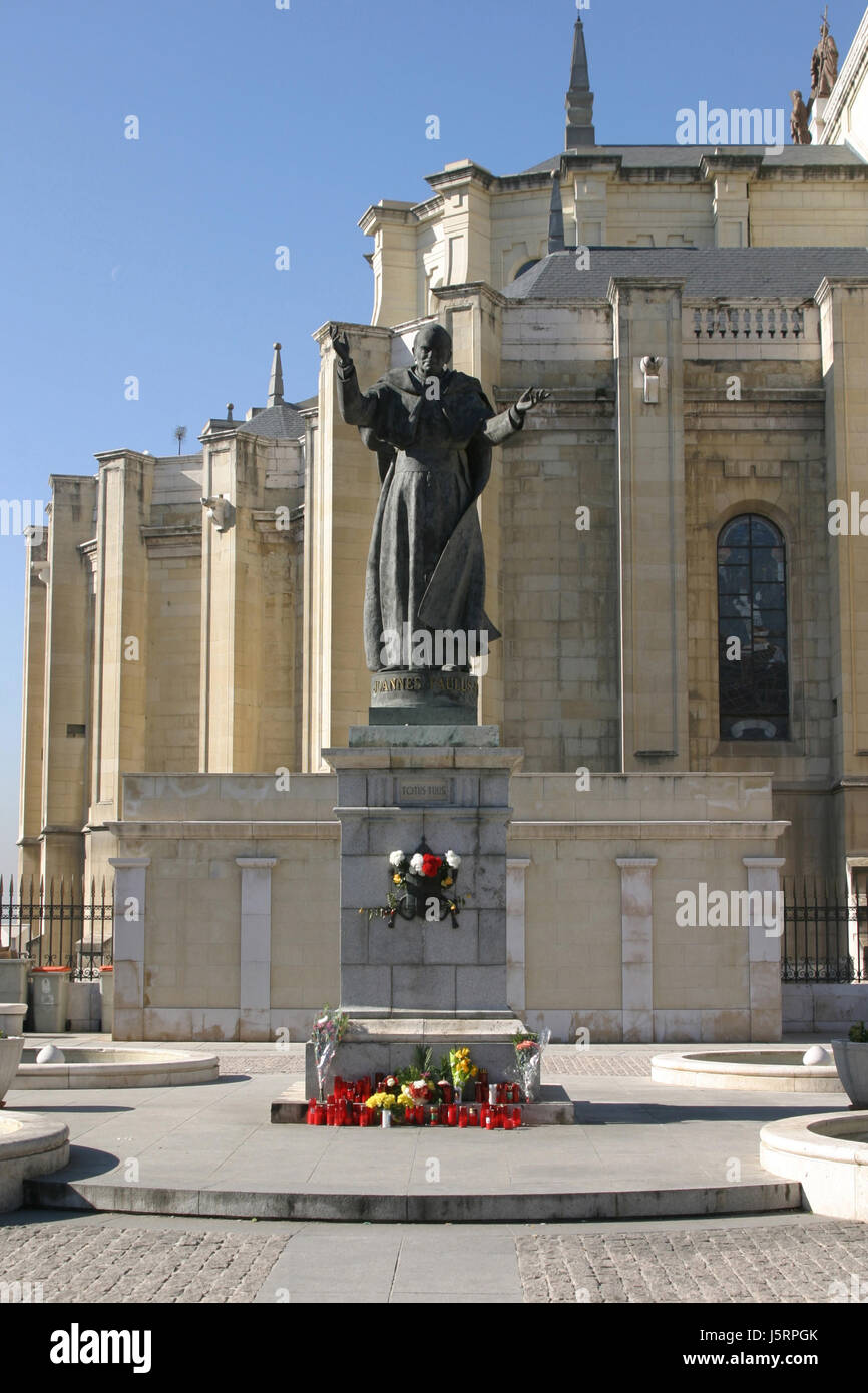 monument pope john paul Stock Photo - Alamy