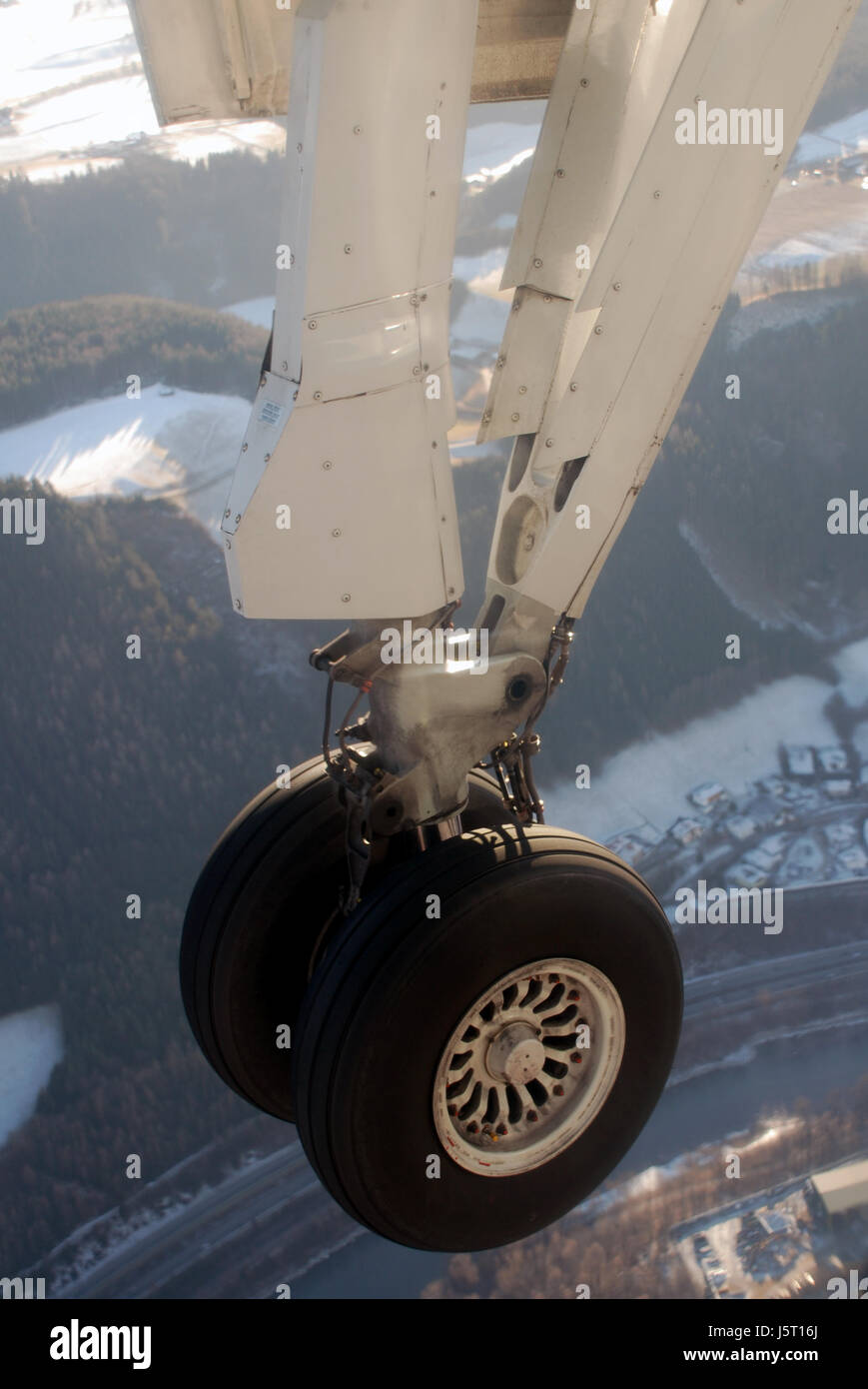 Landing gear out hi-res stock photography and images - Alamy
