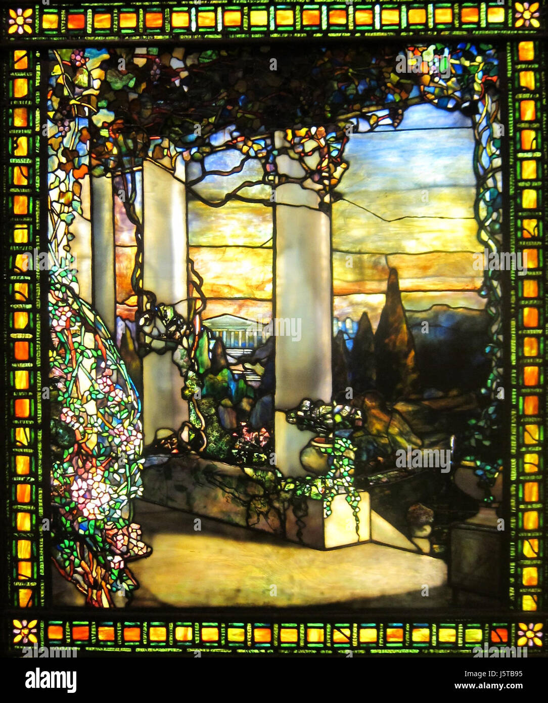 Cleveland Museum of Art brightens dark season with Louis Comfort Tiffany  lamps 