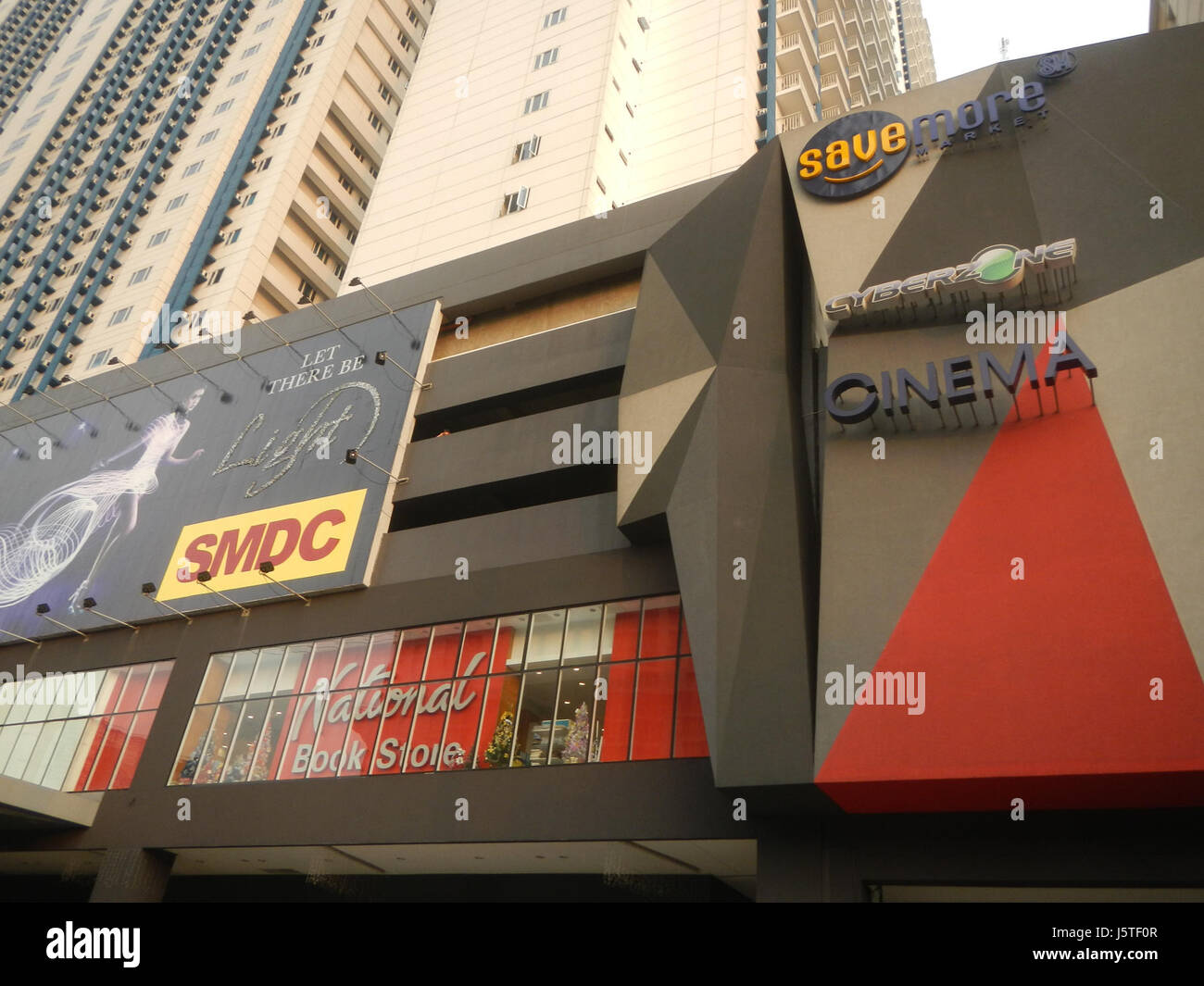 03536 Light Mall Light Residences SMDC EDSA Boni Pioneer Mandaluyong ...
