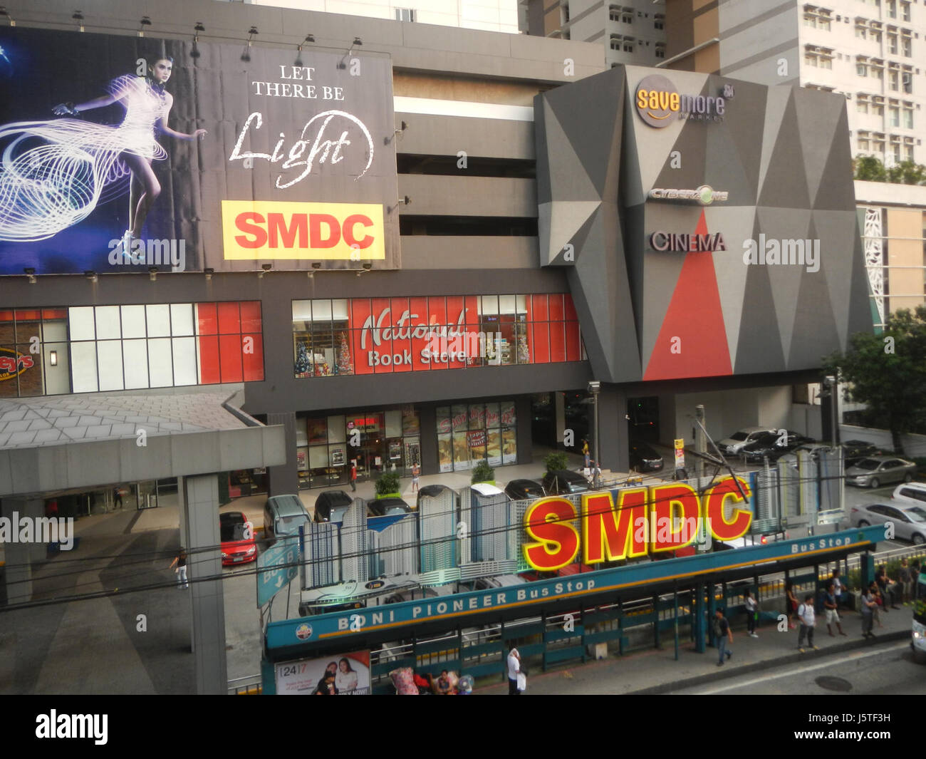 03591 Light Mall Light Residences SMDC EDSA Boni Pioneer Mandaluyong ...