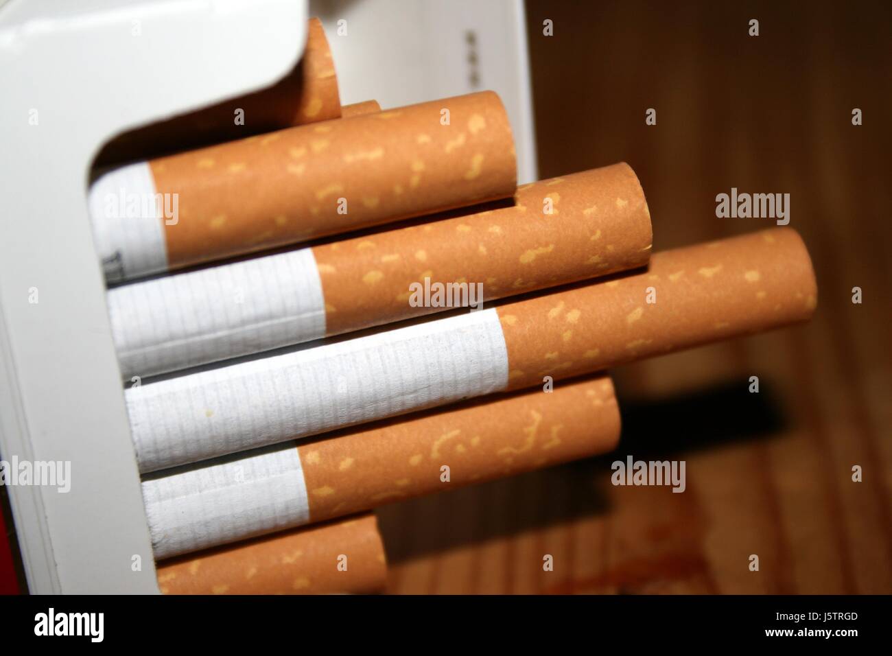 Cork tipped cigarettes hires stock photography and images Alamy