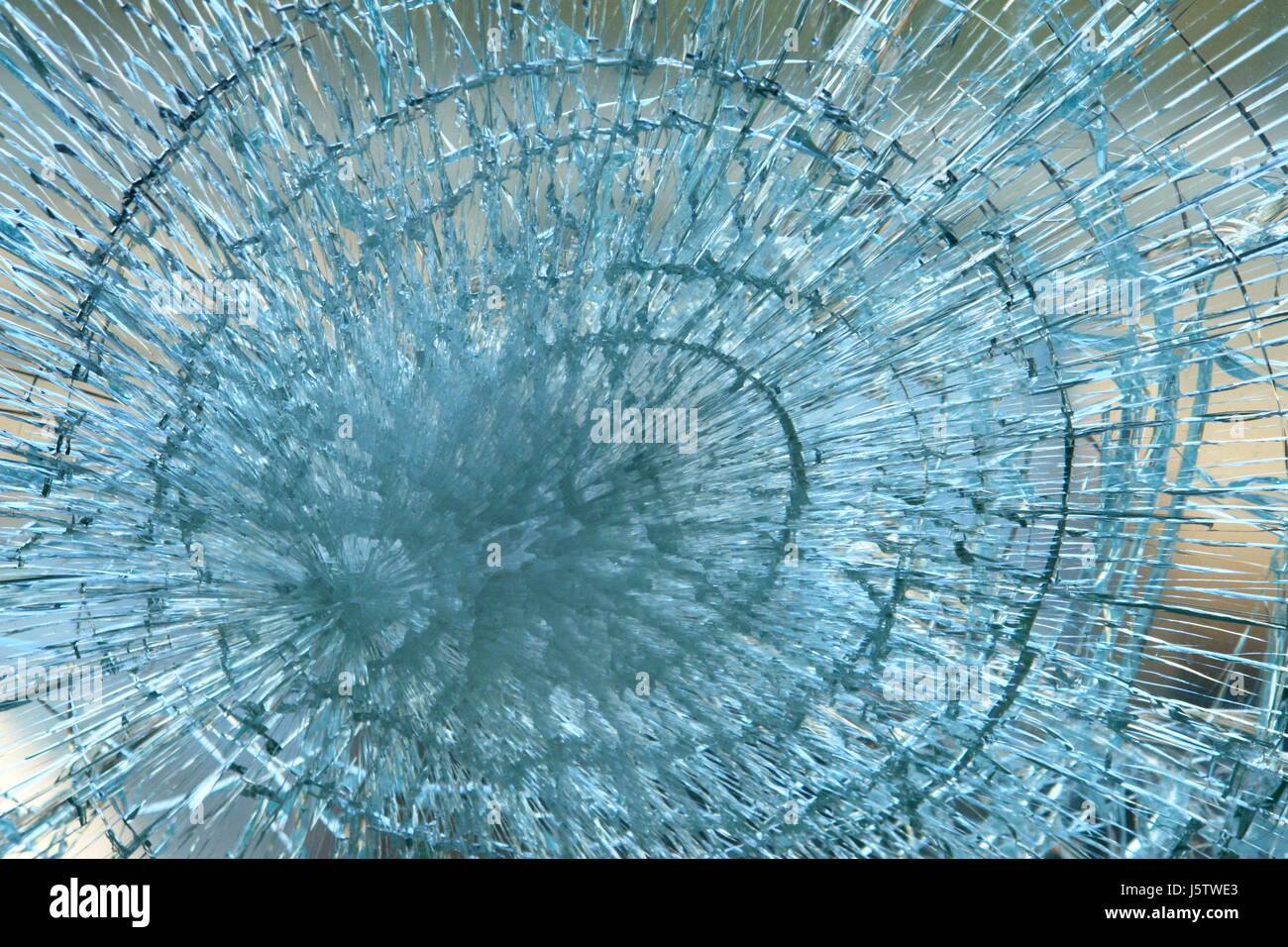 disc destruction shard edge glass plate breaking fracture breakage