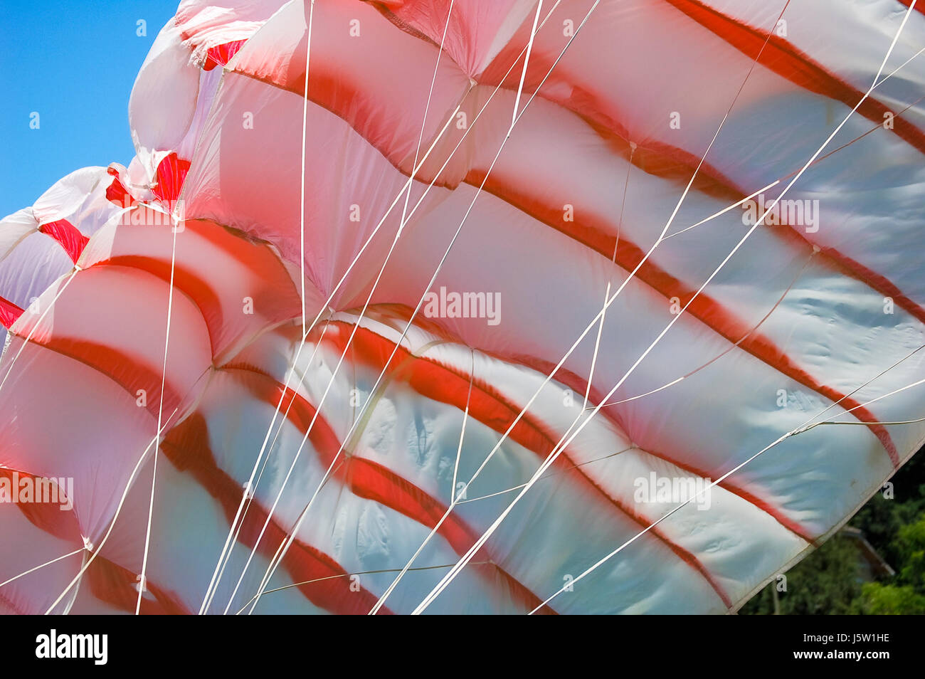 landing parachute landing umbrella parachute leash land realty ground