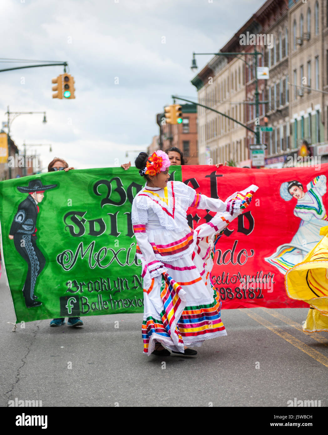 Folk dancers in the Cinco de Mayo Parade in the Sunset Park neighborhood in Brooklyn in New York on Sunday, May 14, 2017. The holiday commemorates a victory of Mexican forces led by General Ignacio Zaragoza Seguín over French forces in the Battle of Puebla on May 5, 1862. In the United States Mexican-Americans celebrate with parades and festivals as a show of ethnic pride.  (© Richard B. Levine) Stock Photo
