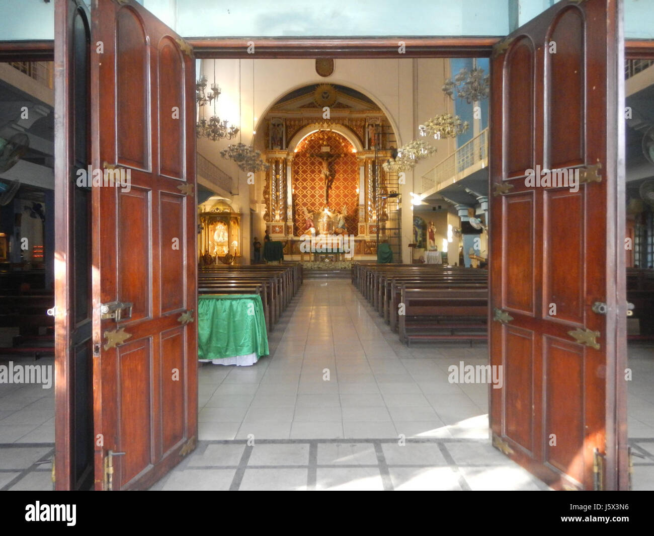 The Santo Rosario de Pasig Church, located in Barangay Rosario, Pasig,  along Ortigas Avenue Extension, is a significant landmark in the area with  a rich religious history Stock Photo - Alamy, image size:1300x1065