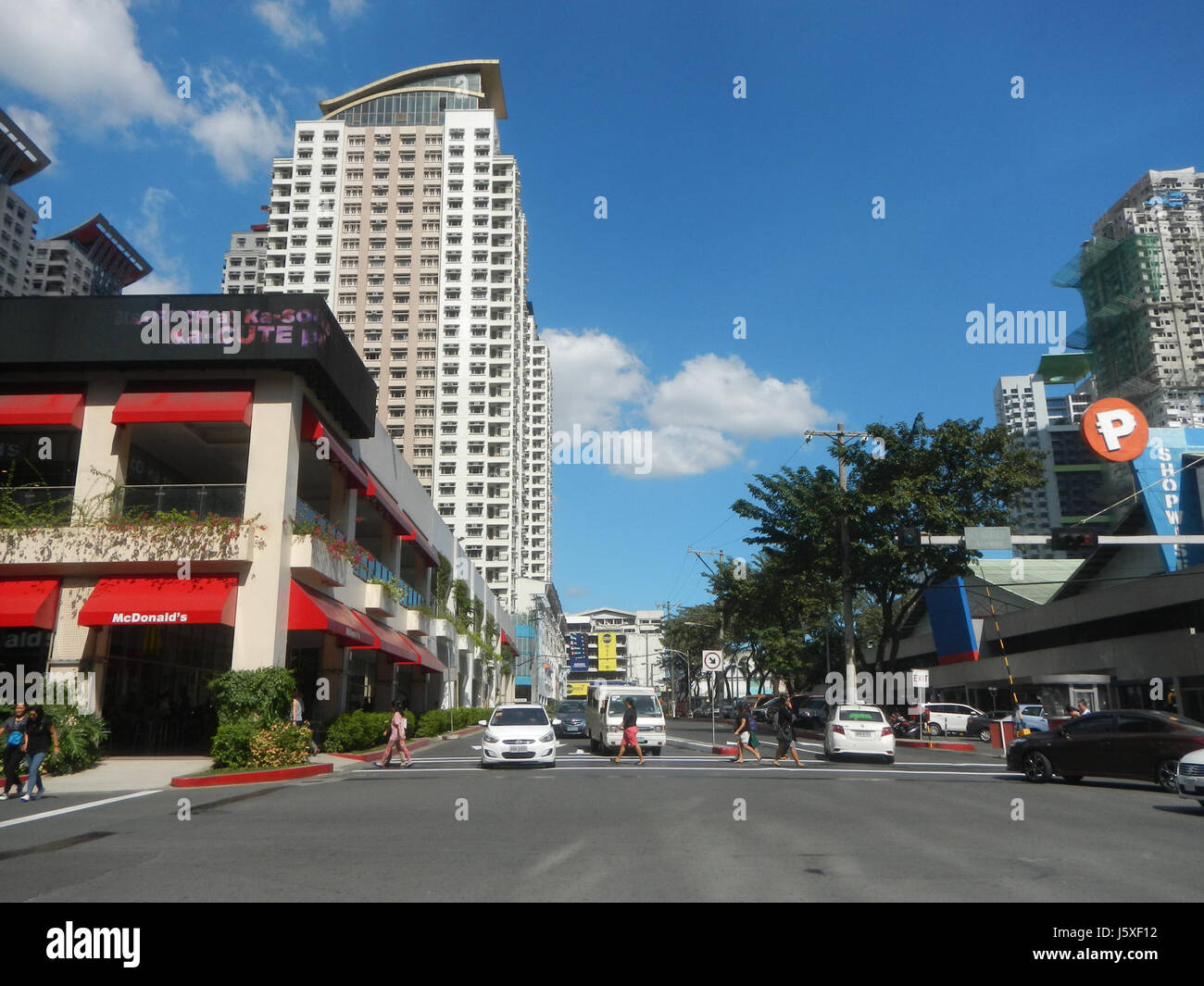 This refers to the Araneta Center in Cubao, Quezon City, Philippines, a ...