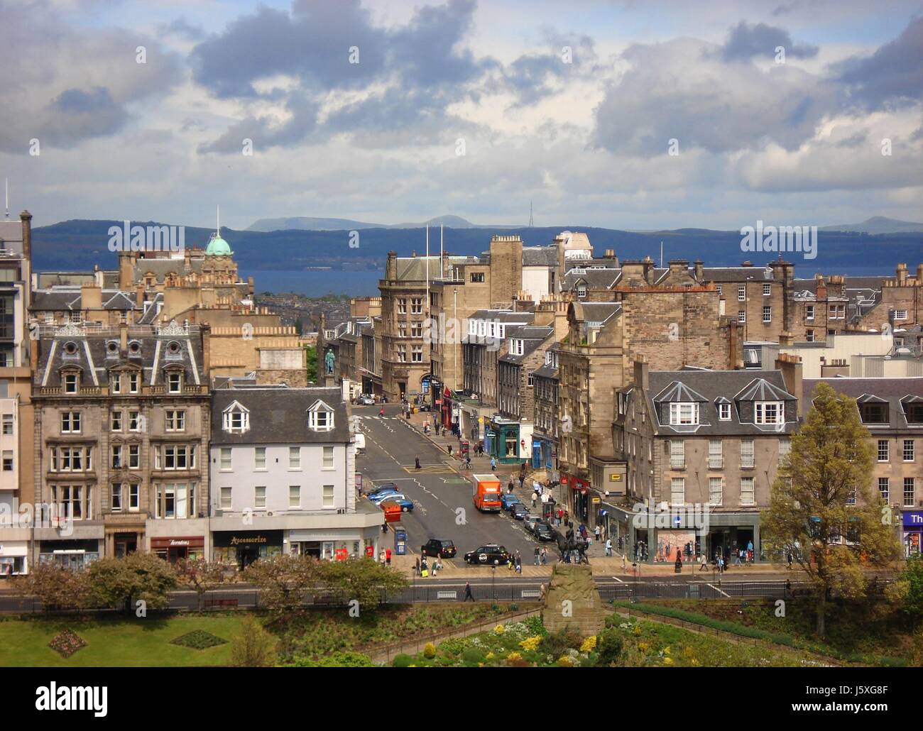 streets of edinburgh Stock Photo - Alamy