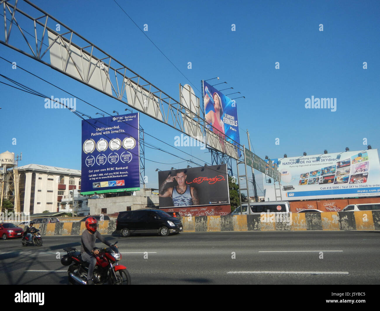 0540 East Rembo Pedestrian Footbridge Kalayaan Avenue C-45 Makati City ...