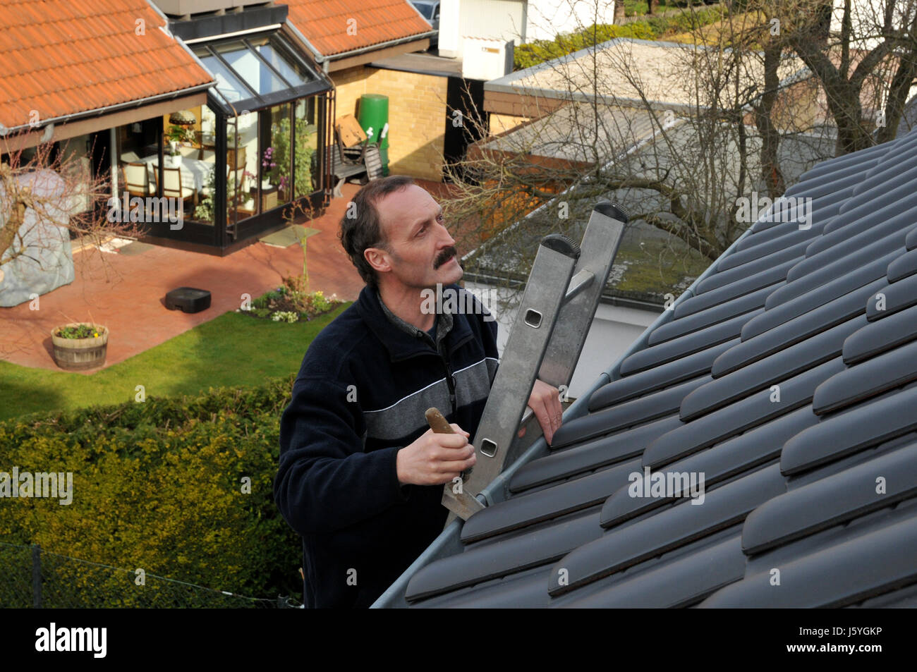 Man cleaning rain gutter hi-res stock photography and images - Alamy