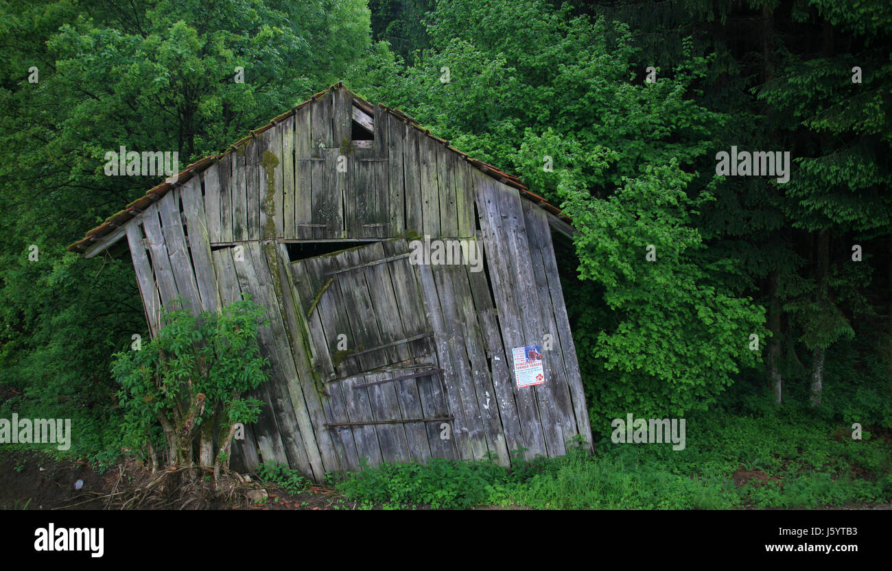 decay barn tuft lodge hut wood oblique crooked warped hunchbacked  humpbacked Stock Photo - Alamy