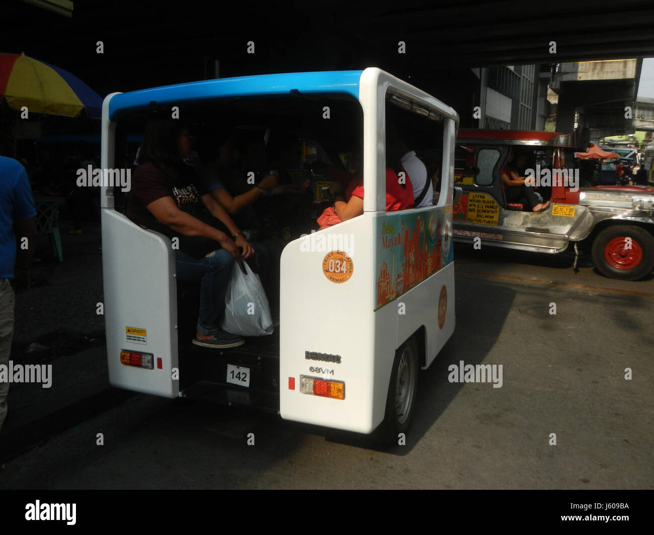 01325 Barangays Oroquieta Street Santa Cruz Manila 10 Stock Photo - Alamy