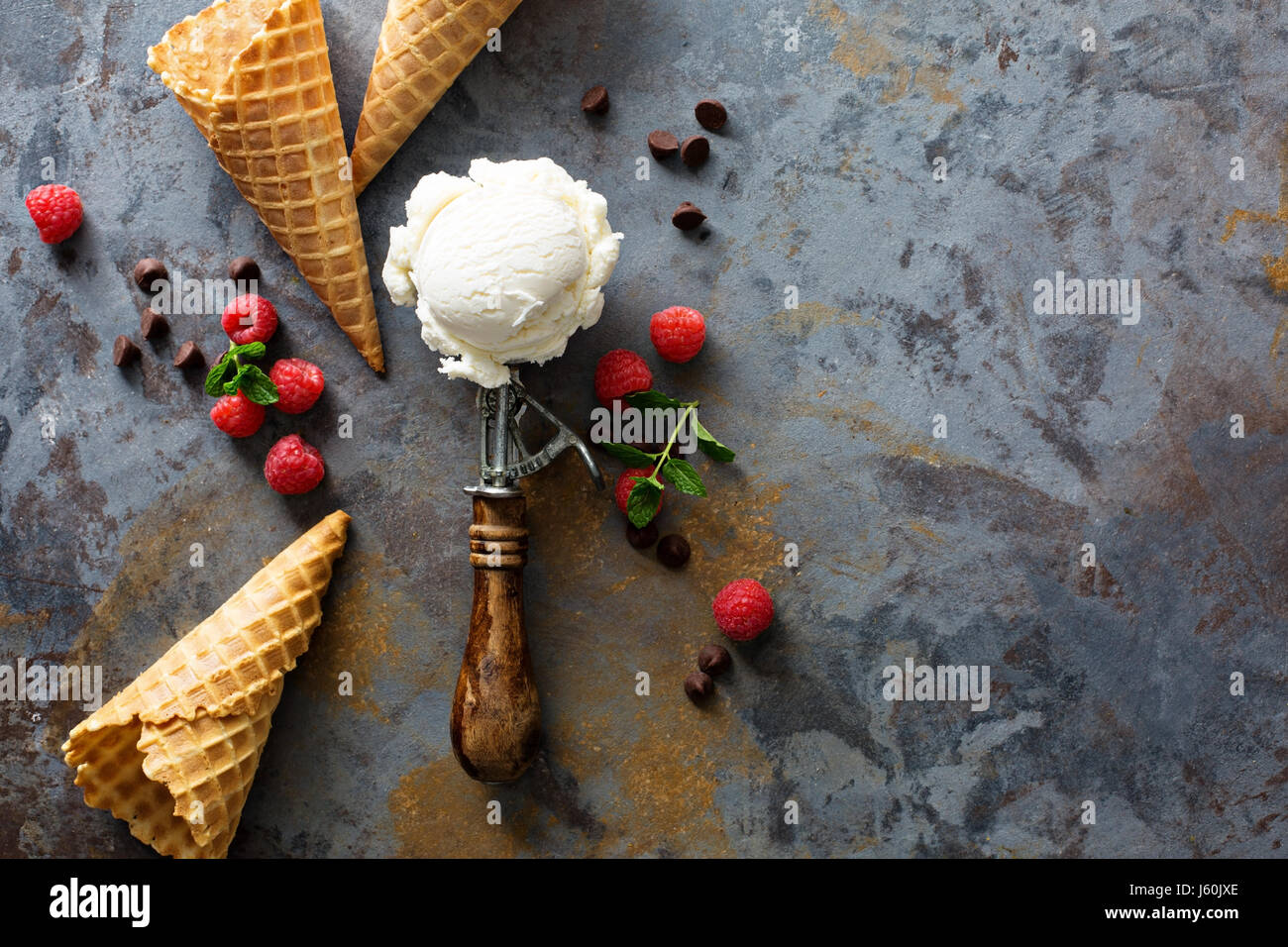 Vanilla ice cream scoop hires stock photography and images Alamy