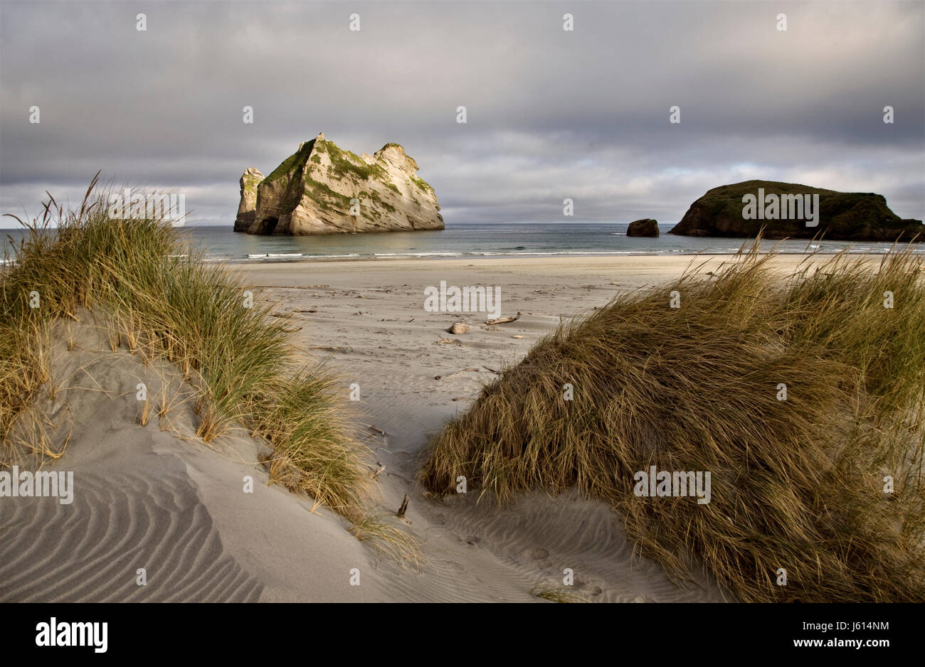 Spit With Rocks Farewell Spit New Zealand beach Rock haystacks Stock Photo - Alamy